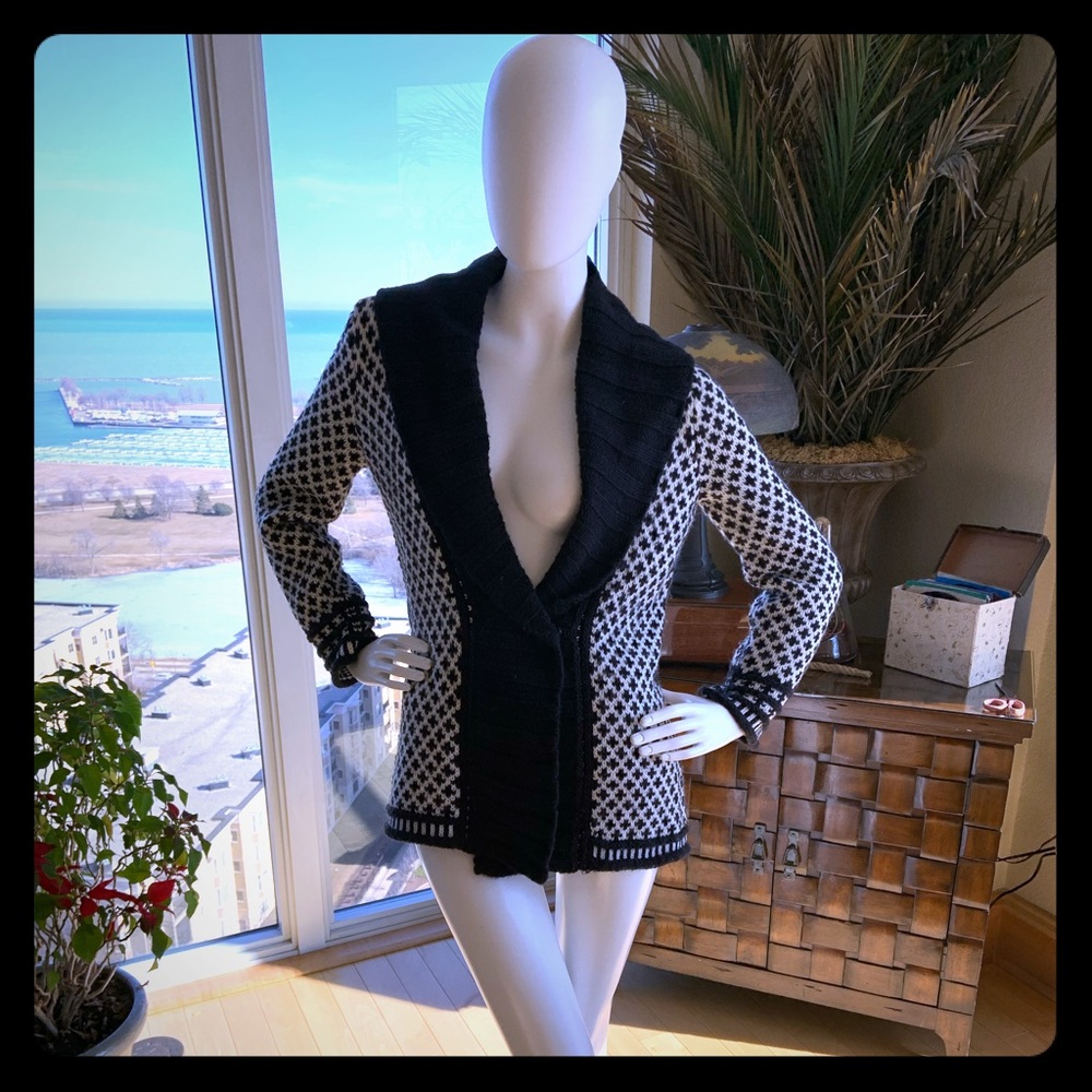 Cache’ sweater - Picture 1 of 3